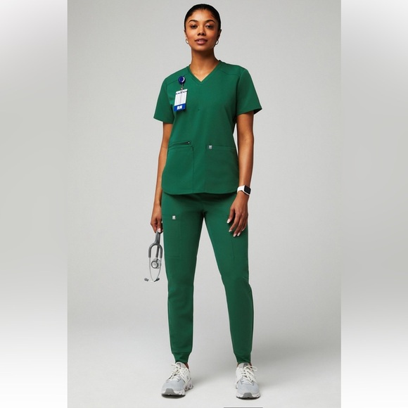 Fabletics Hunter Green Joggers Scrub Pants - Picture 5 of 15